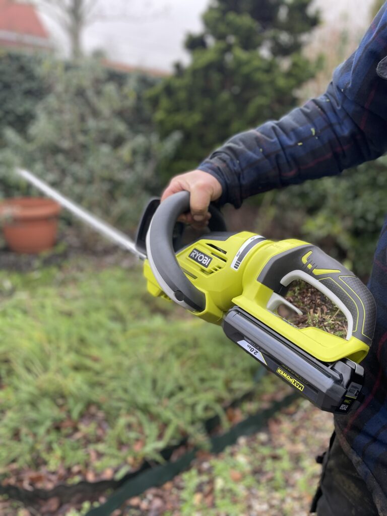 Ryobi accu heggenschaar 36V MaxPower Brushless Accu met snijblad 65cm